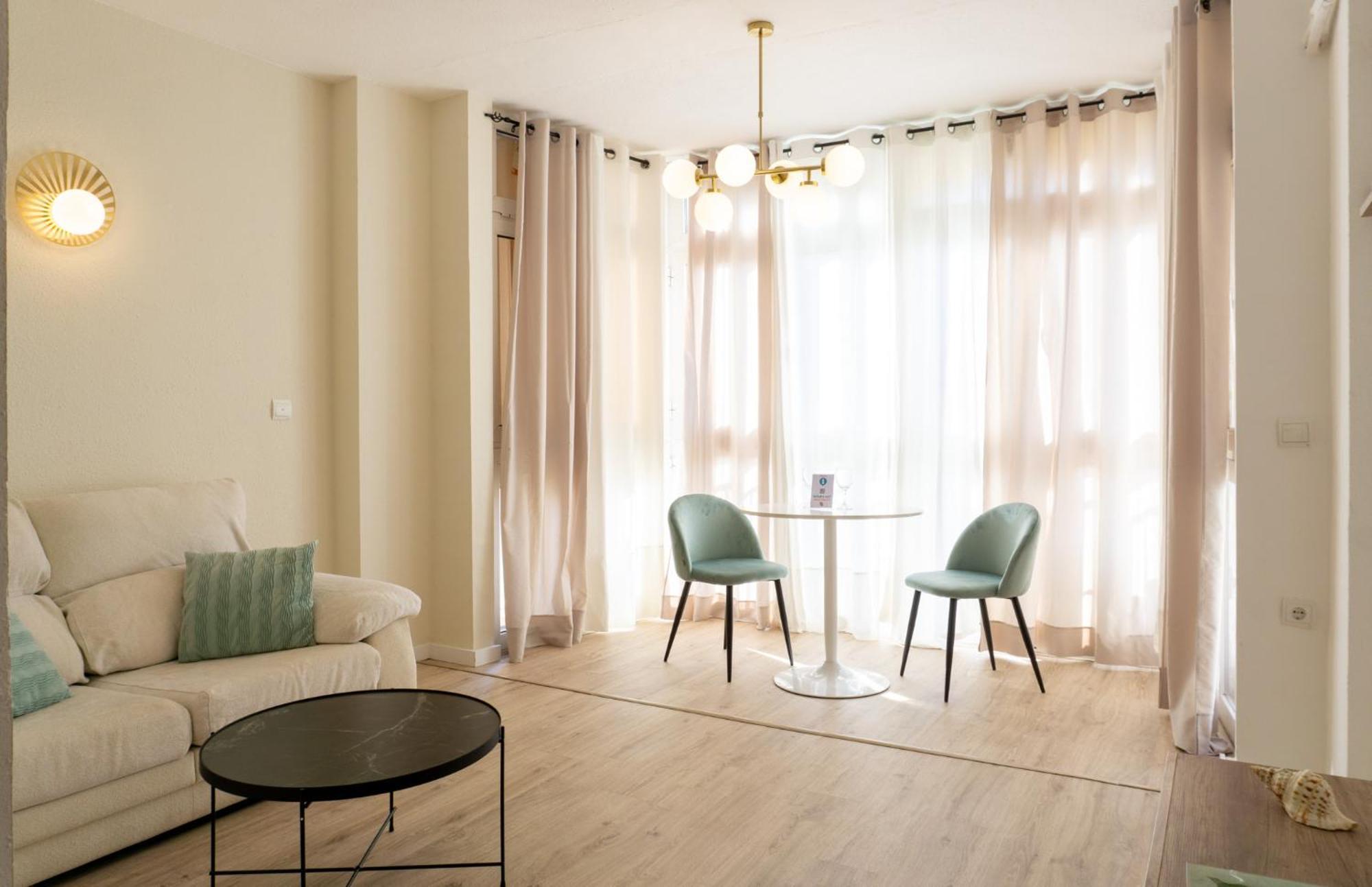 Apartamento Picasso ตอร์เรโมลิโนส ภายนอก รูปภาพ