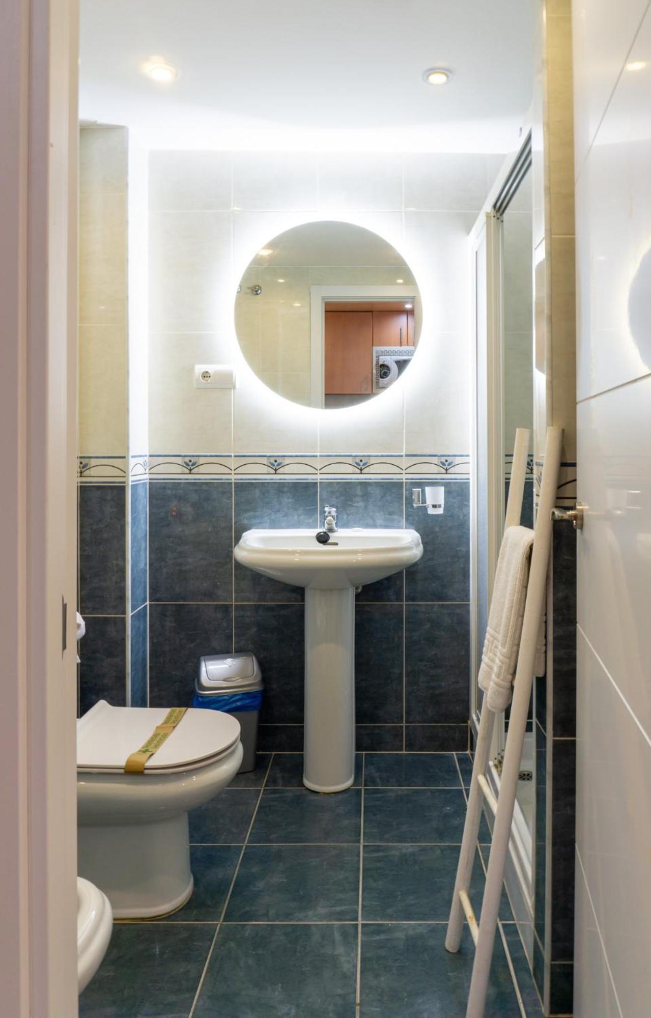 Apartamento Picasso ตอร์เรโมลิโนส ภายนอก รูปภาพ
